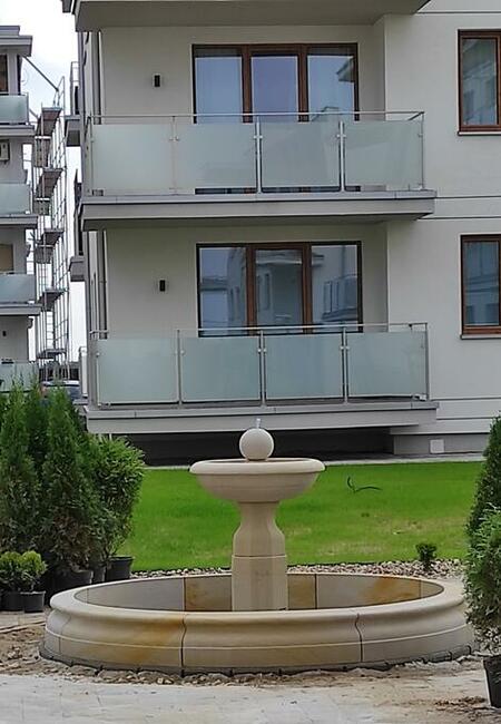 Fontanna ogrodowa z kamienia naturalnego piaskowca