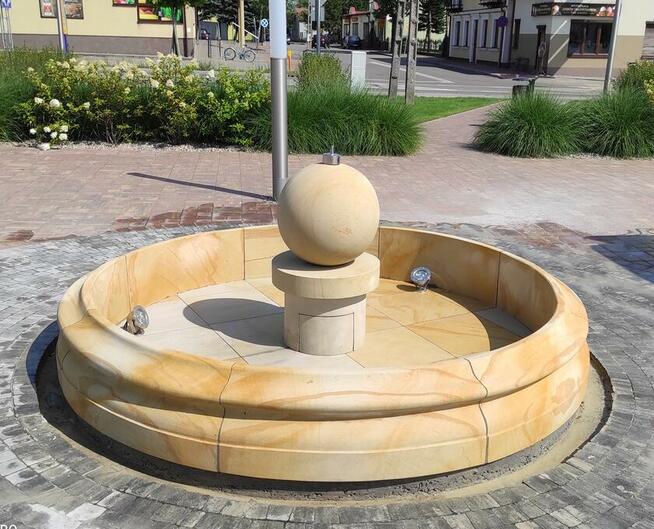 Fontanna z piaskowca kamienia naturalnego