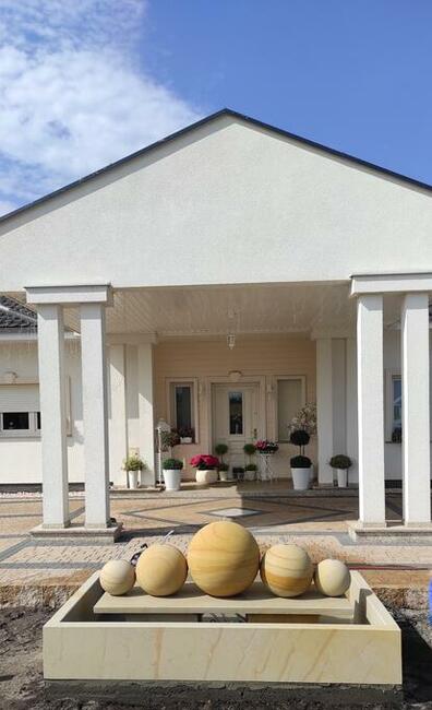 Piękna, nowoczesna fontanna ogrodowa z piaskowca kamień