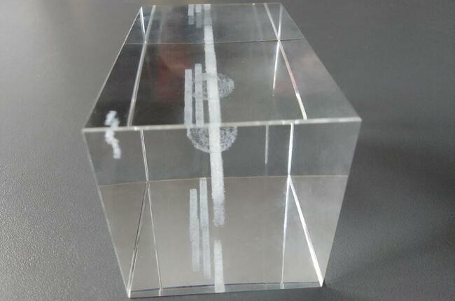 EXPO2000 HANNOVER Kostka szklana w etui Kryształ EXPO 2000