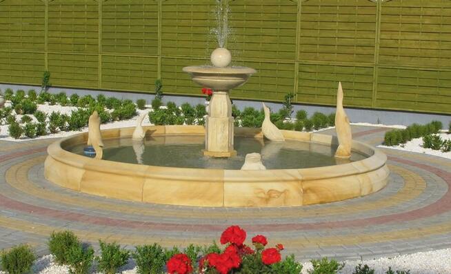 Stylowa fontanna ogrodowa z piaskowca, naturalny kamień