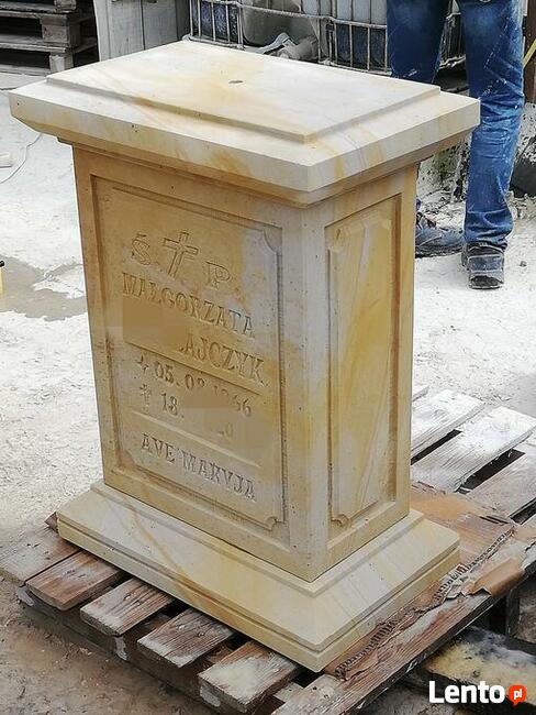 Elementy architektury budowlanej i ogrodowej z piaskowca