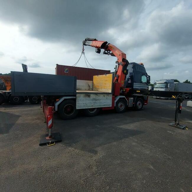 Ciągnik siodłowy z mocnym HDS żuraw dźwig + skrzynia