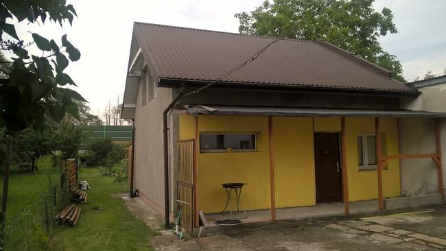 w Grodzisku 175m . 2 osobne budynki 300m od SP2