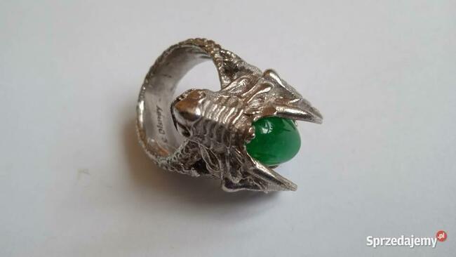 Pierścień z głową smoka sygnet