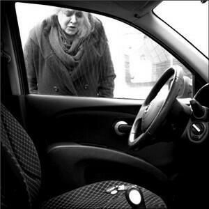 Awaryjne otwieranie drzwi samochodowych