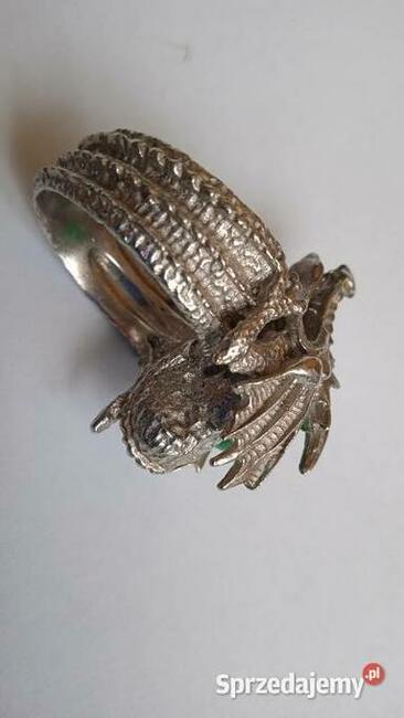 Pierścień z głową smoka sygnet