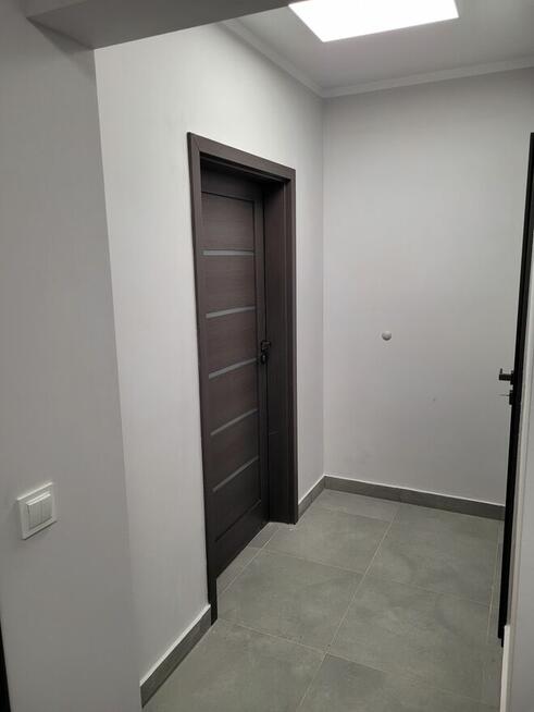 Budynek i plac: usługi, magazyn, hurtownia, skład