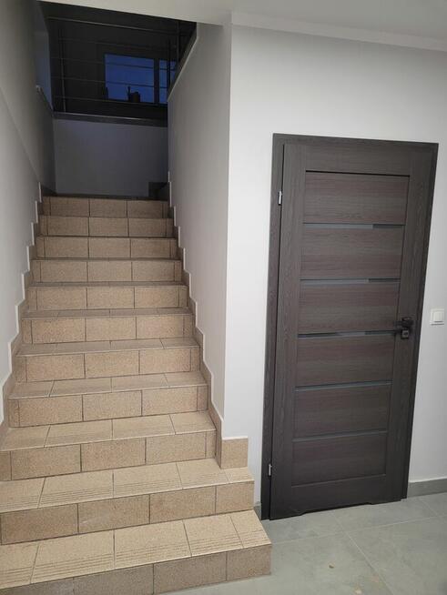 Budynek i plac: usługi, magazyn, hurtownia, skład