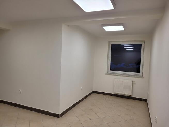 Budynek i plac: usługi, magazyn, hurtownia, skład