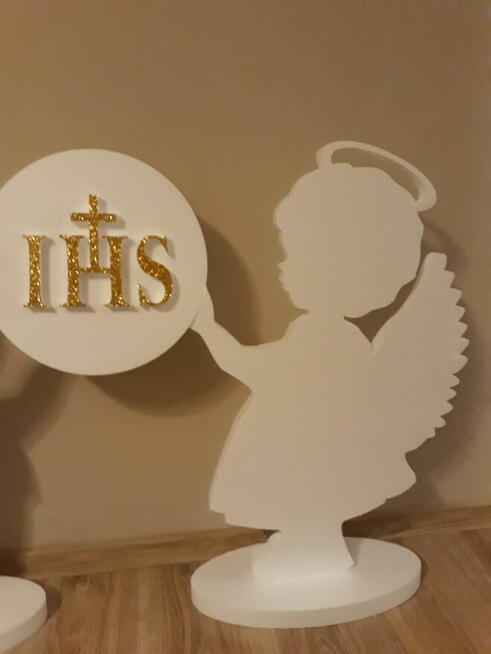 Duże anioły z hostią