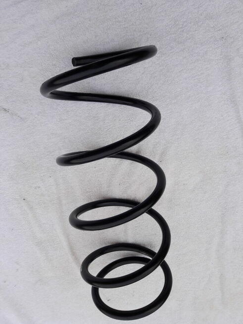 Sprężyna zawieszenia przód Nissan Tiida /prawie nowa/.