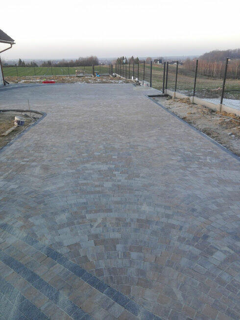 Układanie kostki brukowej-Usługi brukarskie-Kompleksowo