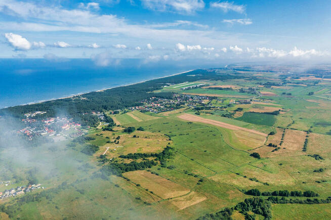 Działki pod studium około 1000 metrów od plaży