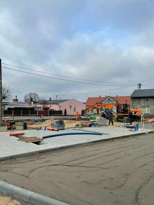 Jarbet. Firma budowlana. Układanie kostki brukowej. Nakło.