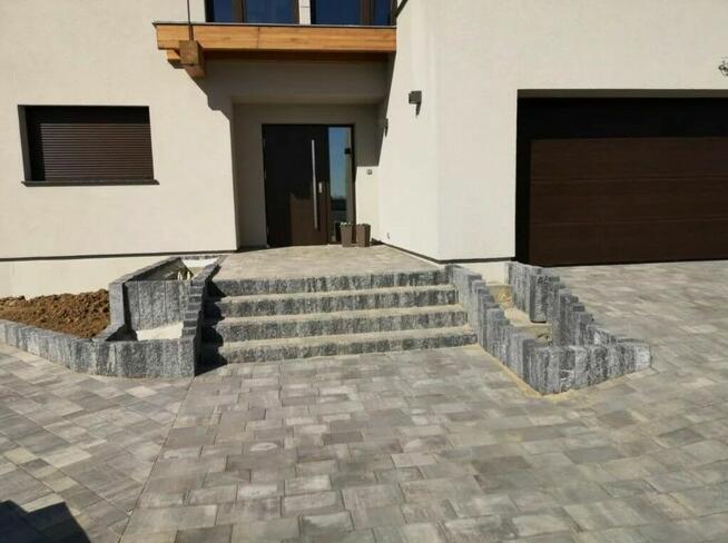 Jarbet. Firma budowlana. Układanie kostki brukowej. Nakło.