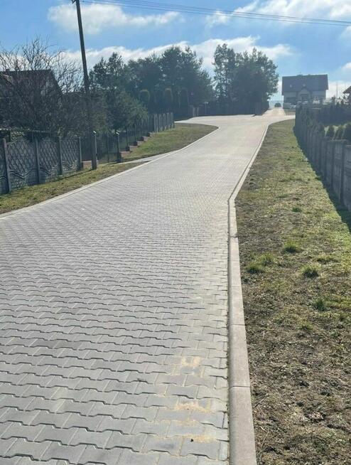 Jarbet. Firma budowlana. Układanie kostki brukowej. Nakło.