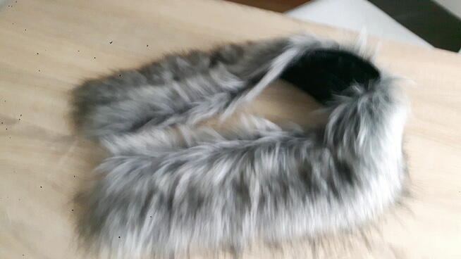 Obszycie kaptura futro jenot szary