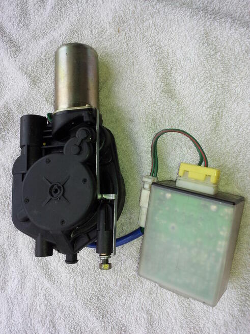 Silnik anteny radiowej Nissan