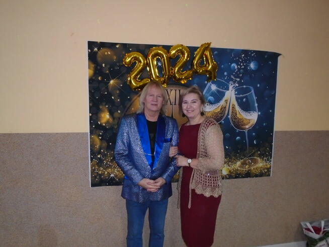 Dj / muzyk grający i śpiewający