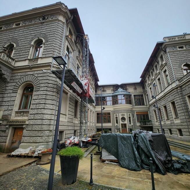 Wynajem podestów ruchomych masztowych podnośnika windy