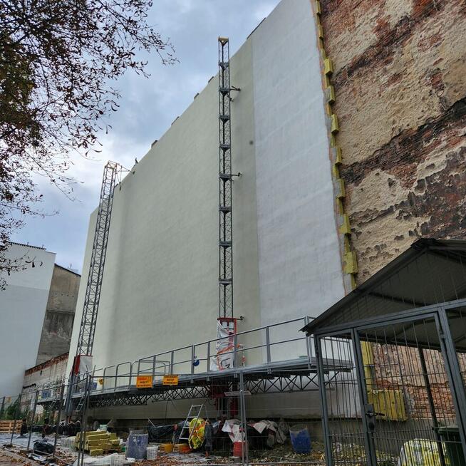 Wynajem podestów ruchomych masztowych podnośnika windy