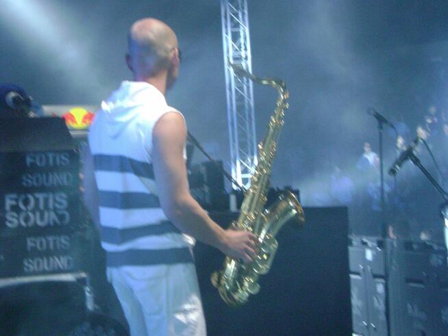 Dj saksofonista na wesele