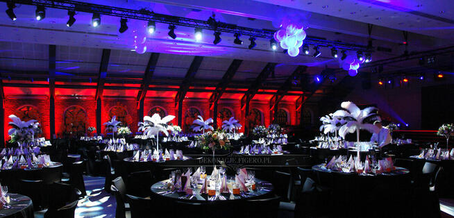 DEKORACJA Wielki Gatsby strusie pióra złote talerze bieżniki