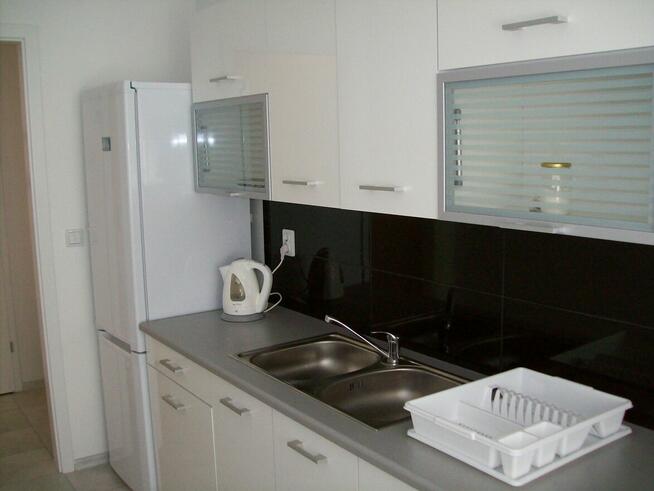 Komfortowa kawalerka z osobną kuchnią, garaż