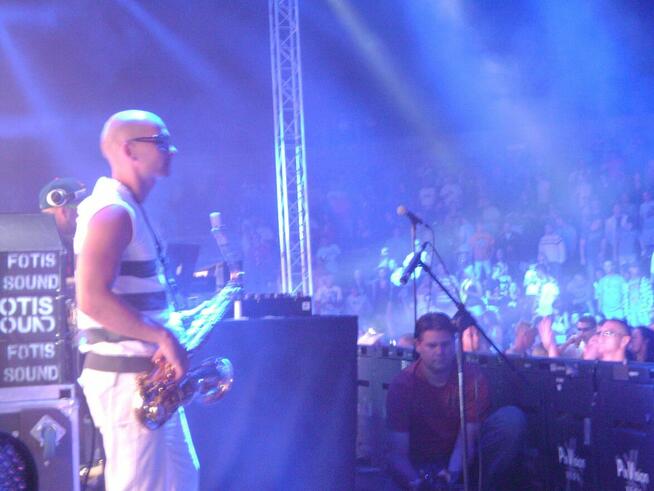 Dj saksofonista na wesele