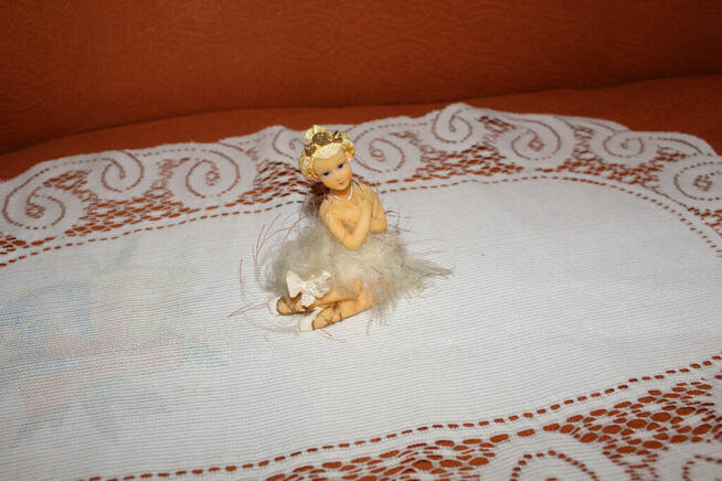 Figurka siedząca baletnica PRL