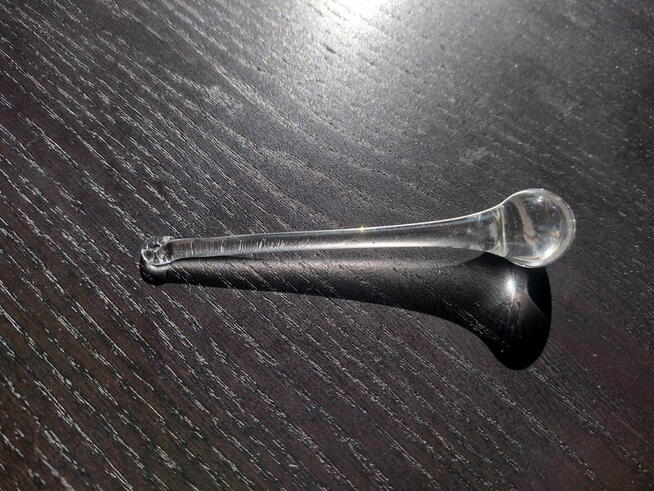 Przezroczyste szklane sople, krople deszczu