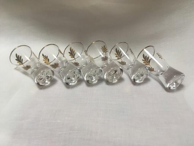 PRL stare kieliszki złoty pasek listek