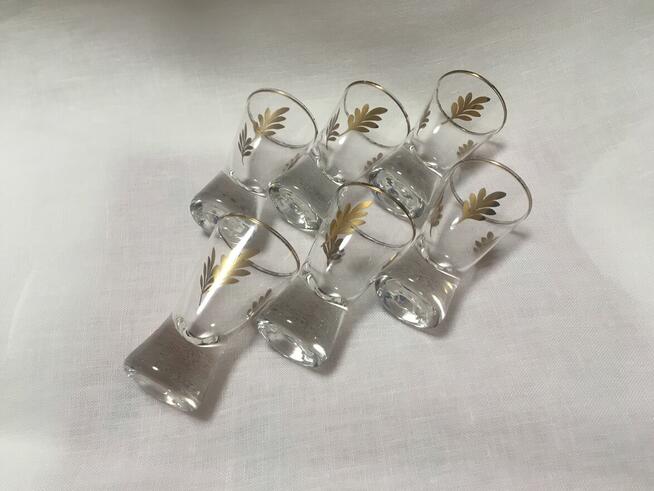 PRL stare kieliszki złoty pasek listek