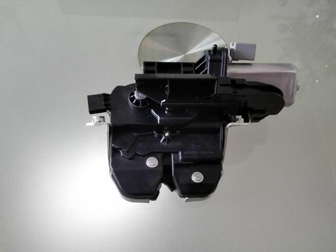 Zamek tylnej klapy Porsche Cayenne 958