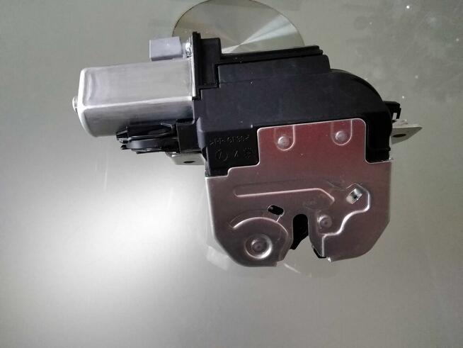 Zamek tylnej klapy Porsche Cayenne 958