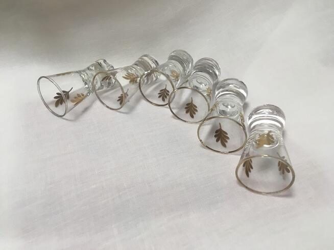 PRL stare kieliszki złoty pasek listek