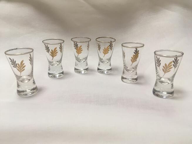 PRL stare kieliszki złoty pasek listek