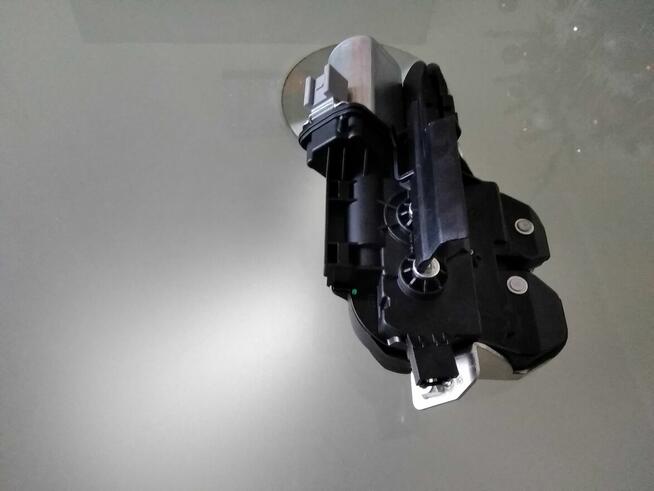 Zamek tylnej klapy Porsche Cayenne 958