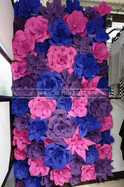 Papierowe kwiaty typu chanel - ścianka ślubna