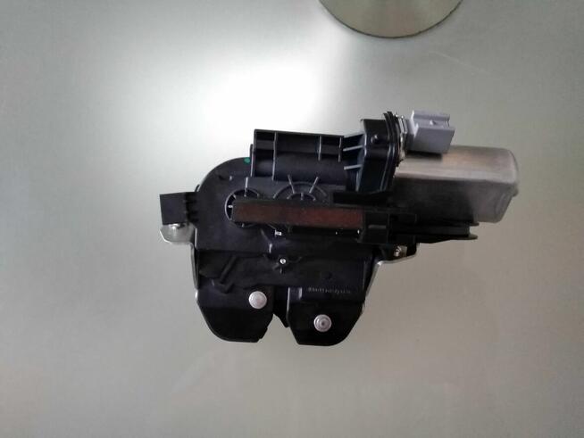 Zamek tylnej klapy Porsche Cayenne 958