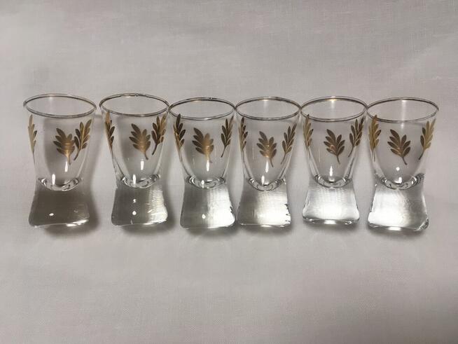 PRL stare kieliszki złoty pasek listek