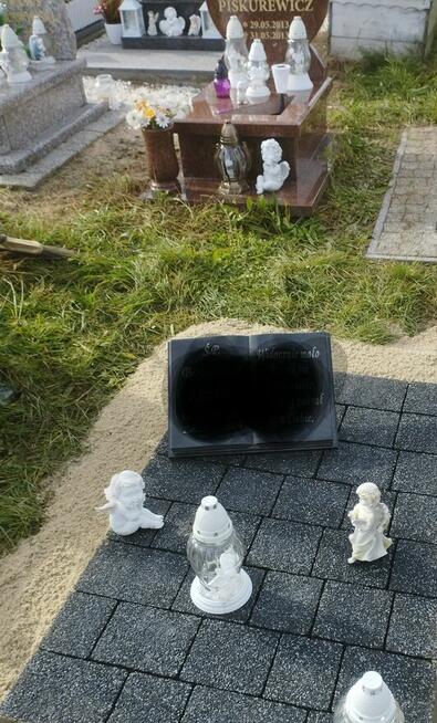 Brukowanie wokoło pomnika