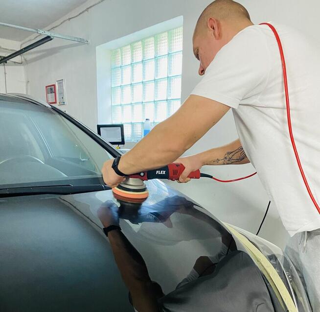 Korekta lakieru(polerka),usuwanie rys, renowacja reflektorów