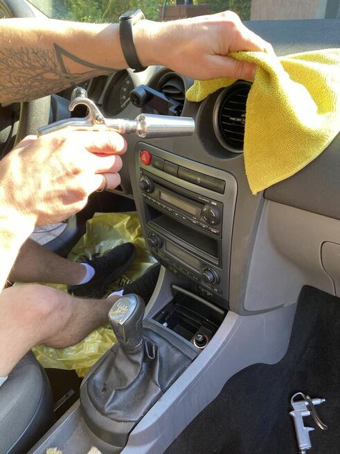 Korekta lakieru(polerka),usuwanie rys, renowacja reflektorów