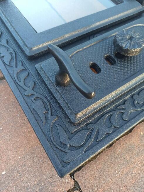 Drzwiczki żeliwne hermetyczne z szybą do pieca