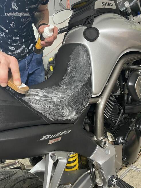 Korekta lakieru(polerka),usuwanie rys, renowacja reflektorów