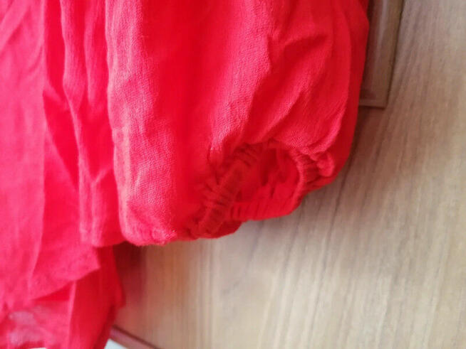 czerwona bluzka