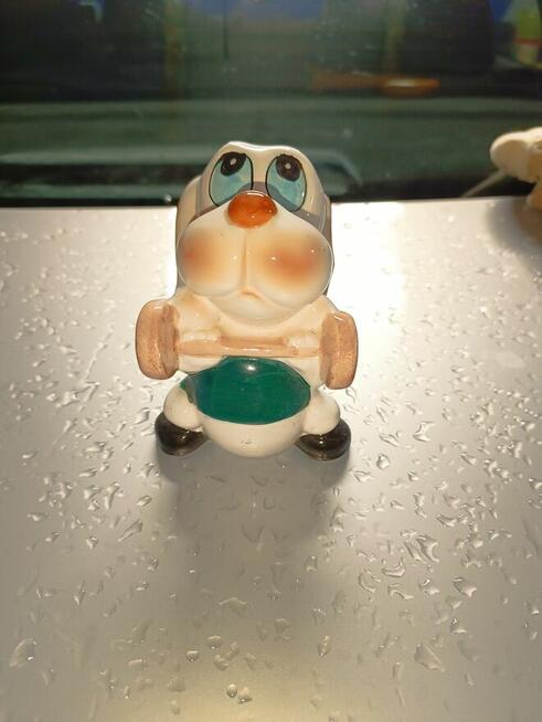 skarbonka piesek podnoszący cięzary