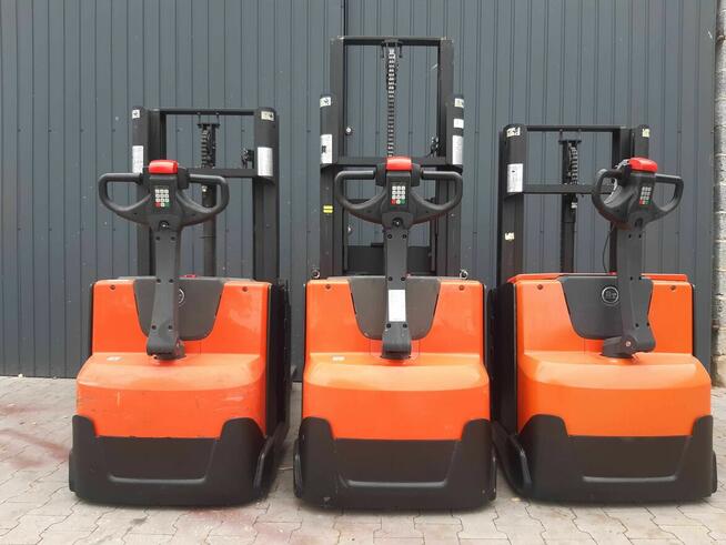 Paleciak elektryczny Toyota BT SWE 200 wózek widłowy